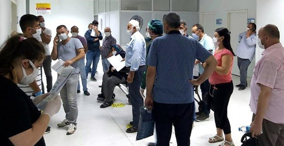 Samsun'da korona hastaları ile test yaptırmak isteyenler aynı sırada bekletildi iddiası