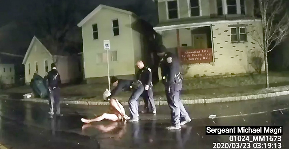 Siyahi Amerikalı Daniel Prude'u polis kafasına poşet geçirerek öldürmüş