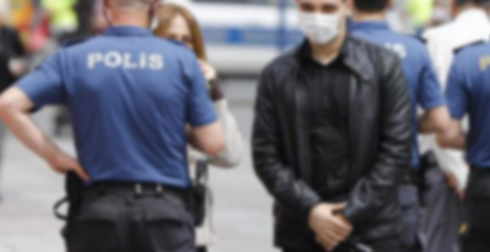 Karantinadan kaçan genç tatile giderken yakalandı
