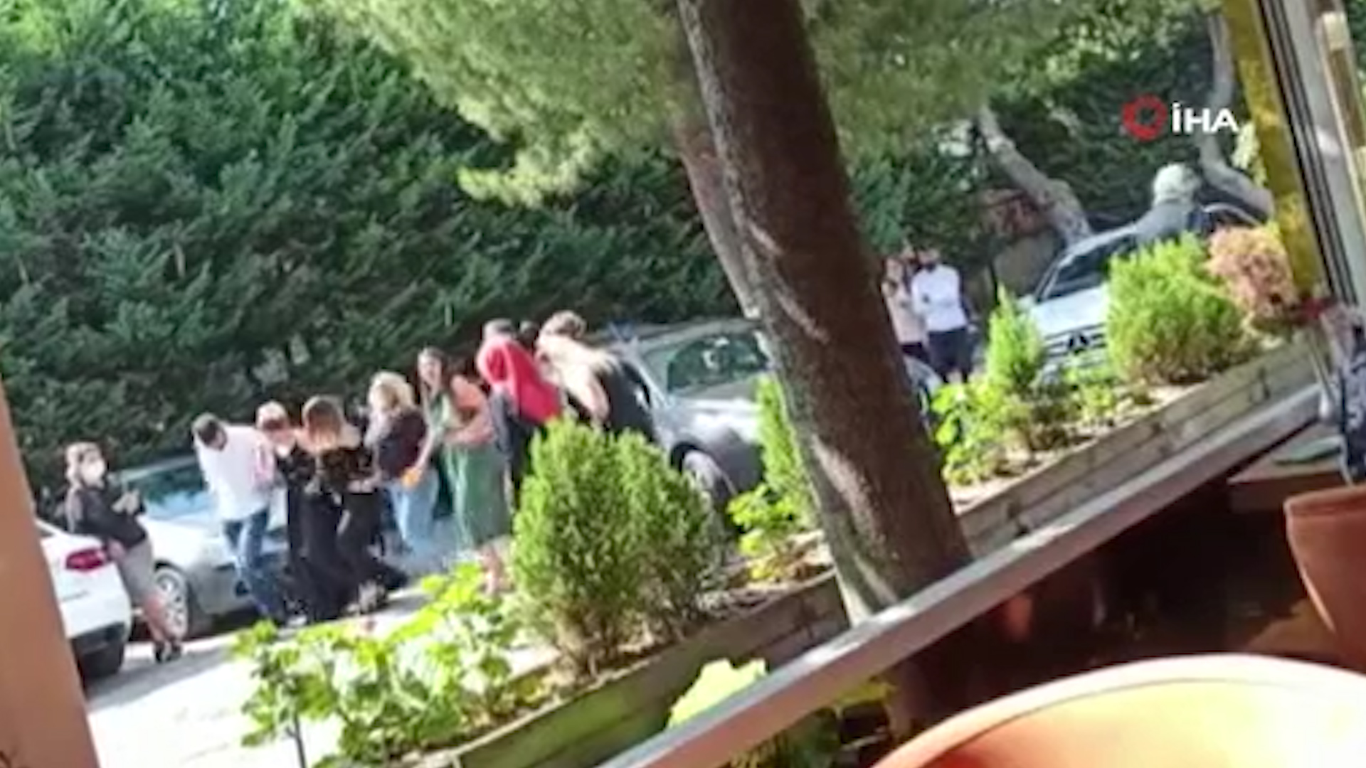 Bahçelievler'de nikah sonrası halay cezasız kalmadı: Adeta koronavirüsü yok saydılar