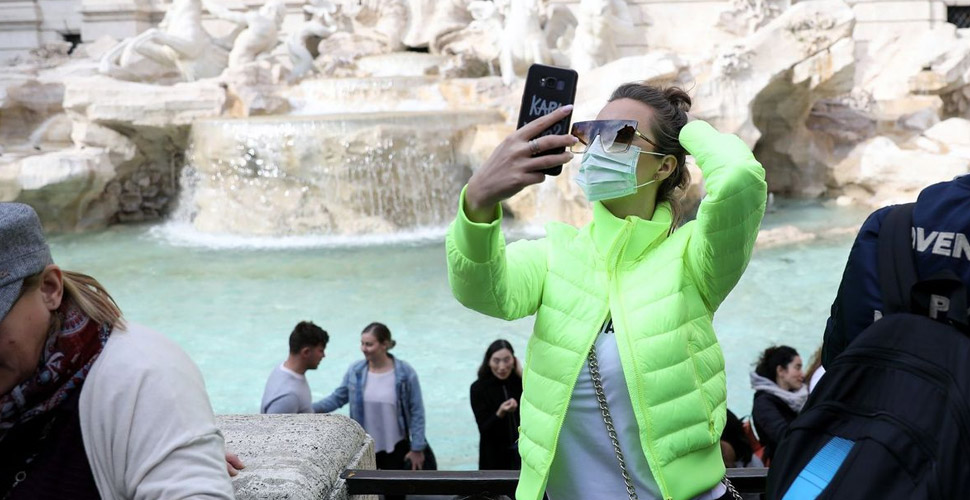 Avrupa'da koronavirüs gençler arasında patladı! Vakaların yaş ortalaması hızla düşüyor