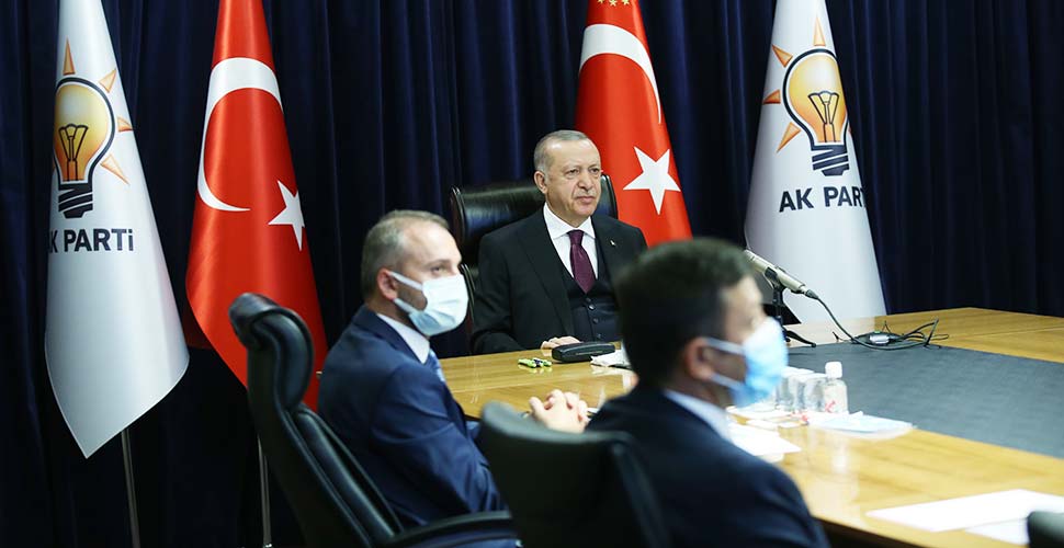 Erdoğan: Türkiye her şeyden vazgeçerse Fransa, başındaki kifayetsiz muhterisin yol açtığı savrulmalardan kurtulup sağduyulu siyasete mi yönelir?