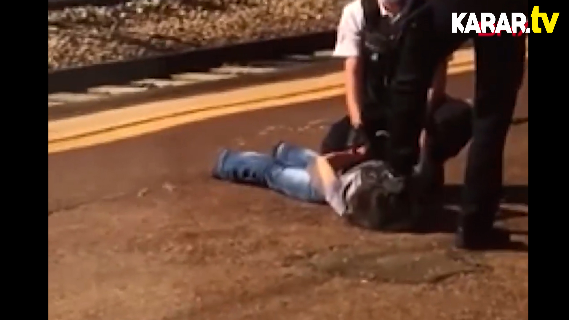 Fransa'da polis şiddeti: Gözaltına aldığı kişinin kafasını ezdi