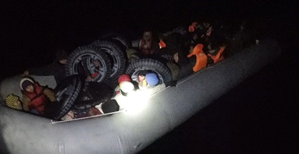 Ayvalık’ta 32 düzensiz göçmen kurtarıldı