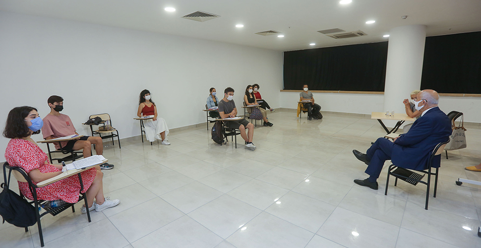 Yenimahalle Belediye Başkanı Fethi Yaşar Konservatuar'da eğitim gören öğrencileri ziyaret etti