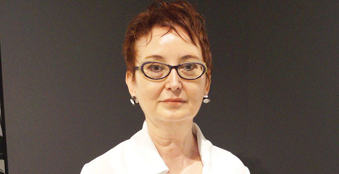 İnci Eviner’in 30 yıllık sanat birikimi ‘İçinde Kim Var’ sergisinde toplandı