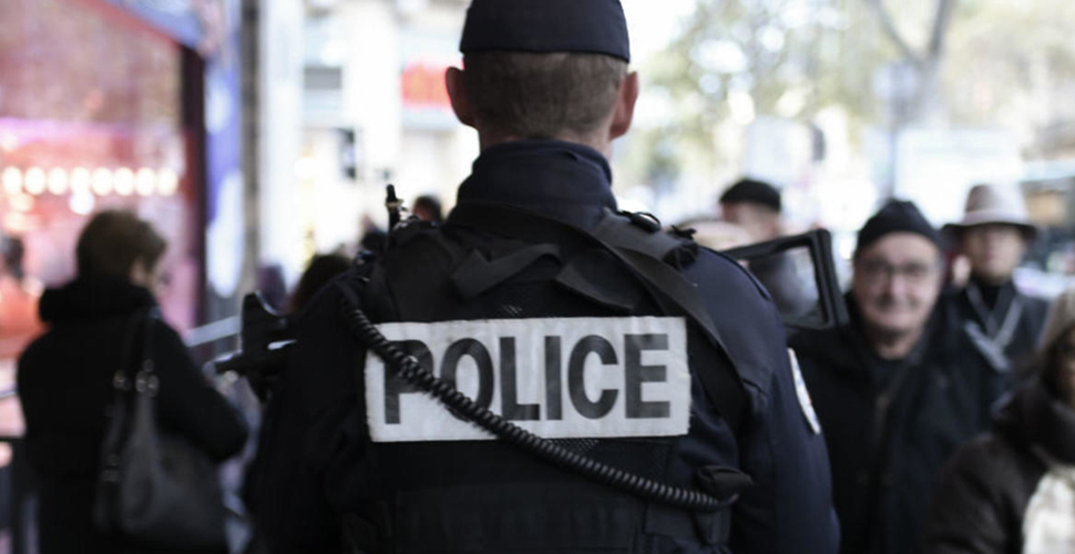 Paris'te bıçaklı saldırı