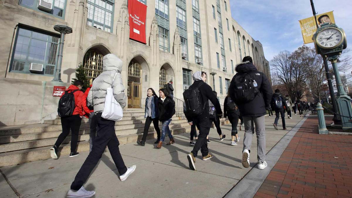 Trump'tan vize hamlesi: Yabancı öğrencilere süre sınırı geliyor