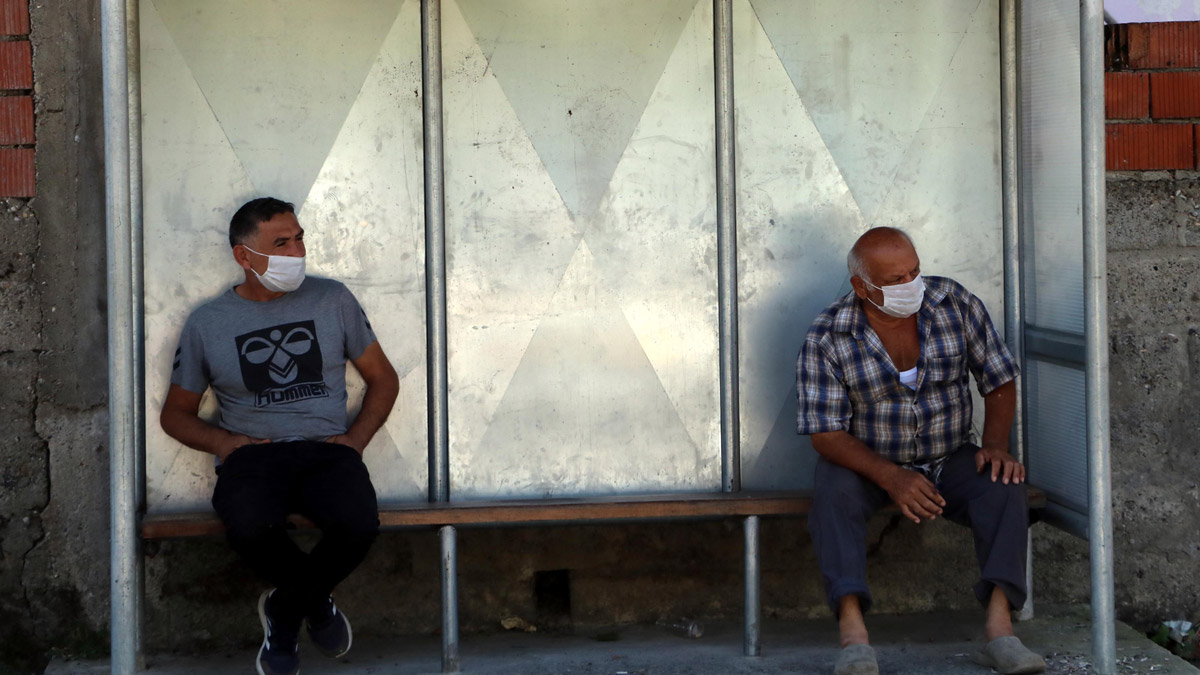 Muhtarın isyanı! Koronavirüse yakalananları tek tek ifşa etti