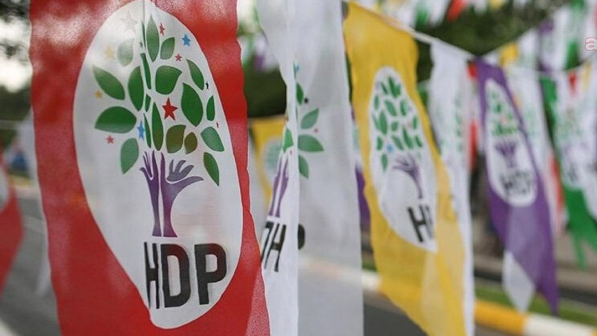 Mersin'de HDP'ye operasyon: İl Eşbaşkanı ve PM Üyesi gözaltında