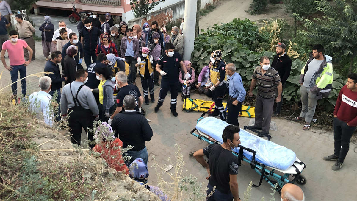 Manisa'da can pazarı! İşçi minibüsü kamyonla çarpıştı