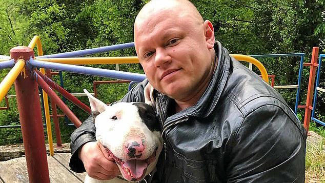 Kadın halterciyi erkek sanıp uçağa almadılar