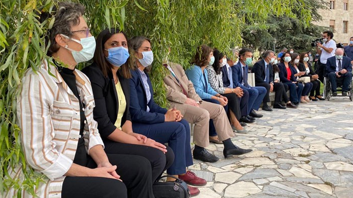 HDP'liler Meclis bahçesinde oturma eylemi başlattı