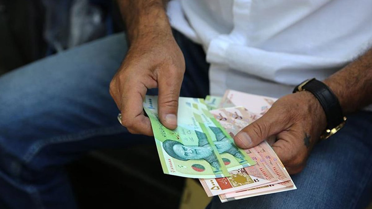 Iran Da Dolar Kuru Ilk Kez 30 Bin Tumeni Asarak Rekor Kirdi