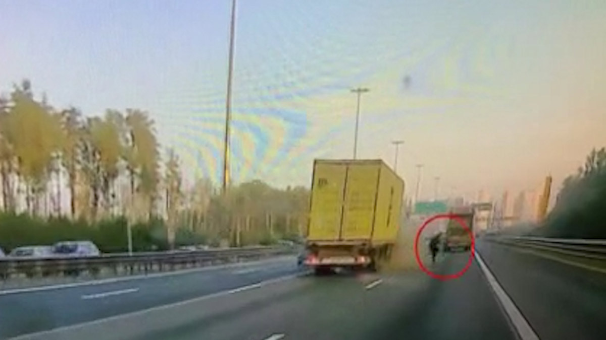 Otoyolda aracı bozulan şoför ölümden koşarak böyle kurtuldu