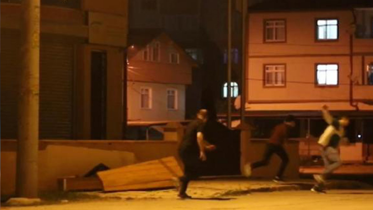 Sakarya'daki ilginç tabut şakası kamerada