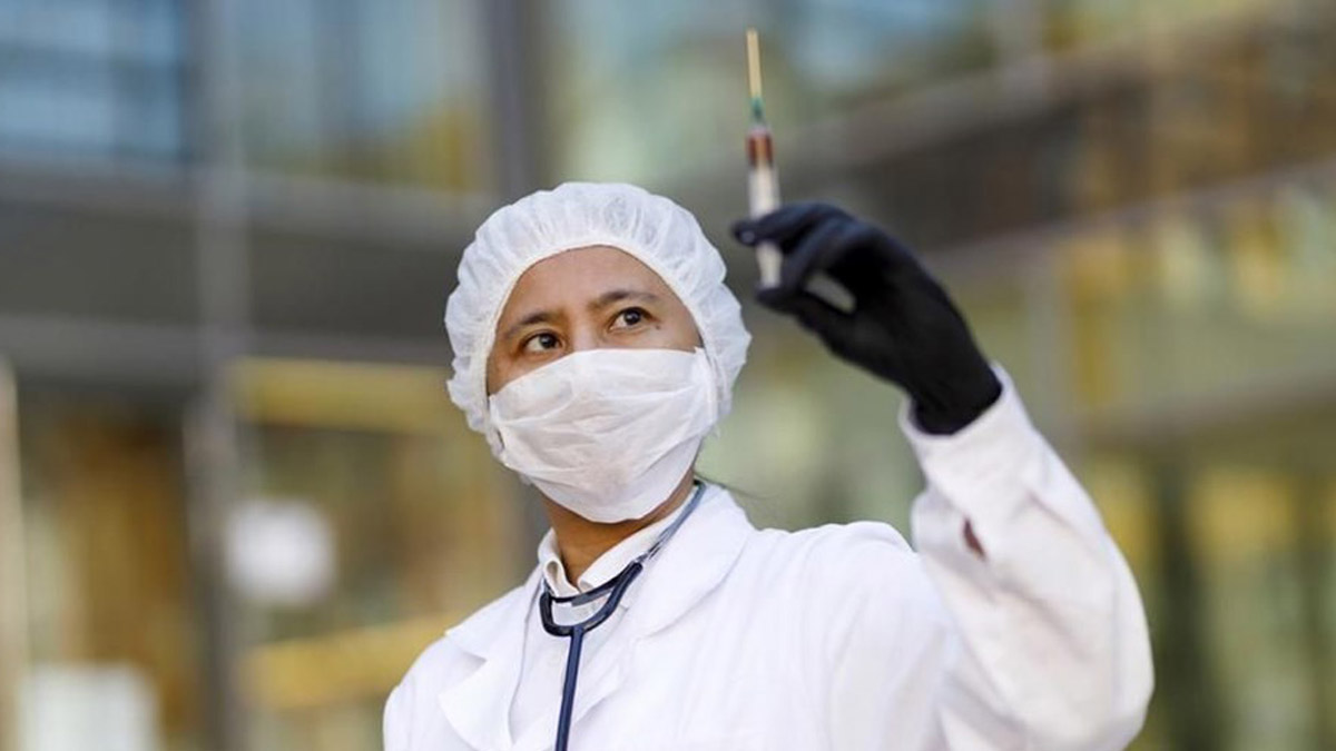 Kraliyet Derneği: Aşı hayatı birdenbire normale döndürmeyecek