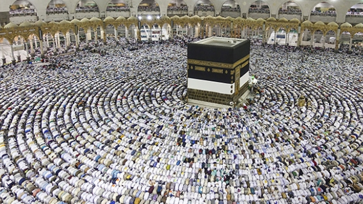 Suudi Arabistan'da umre ziyaretleri yeniden başladı