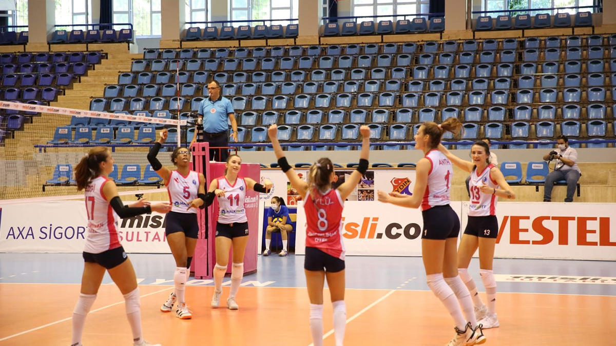 Aydın'ın Kadın Voleybol Takımı Beşiktaş'ı rahat geçti