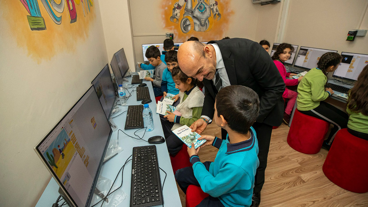 İzmir Büyükşehir uzaktan eğitime desteğini sürdürüyor