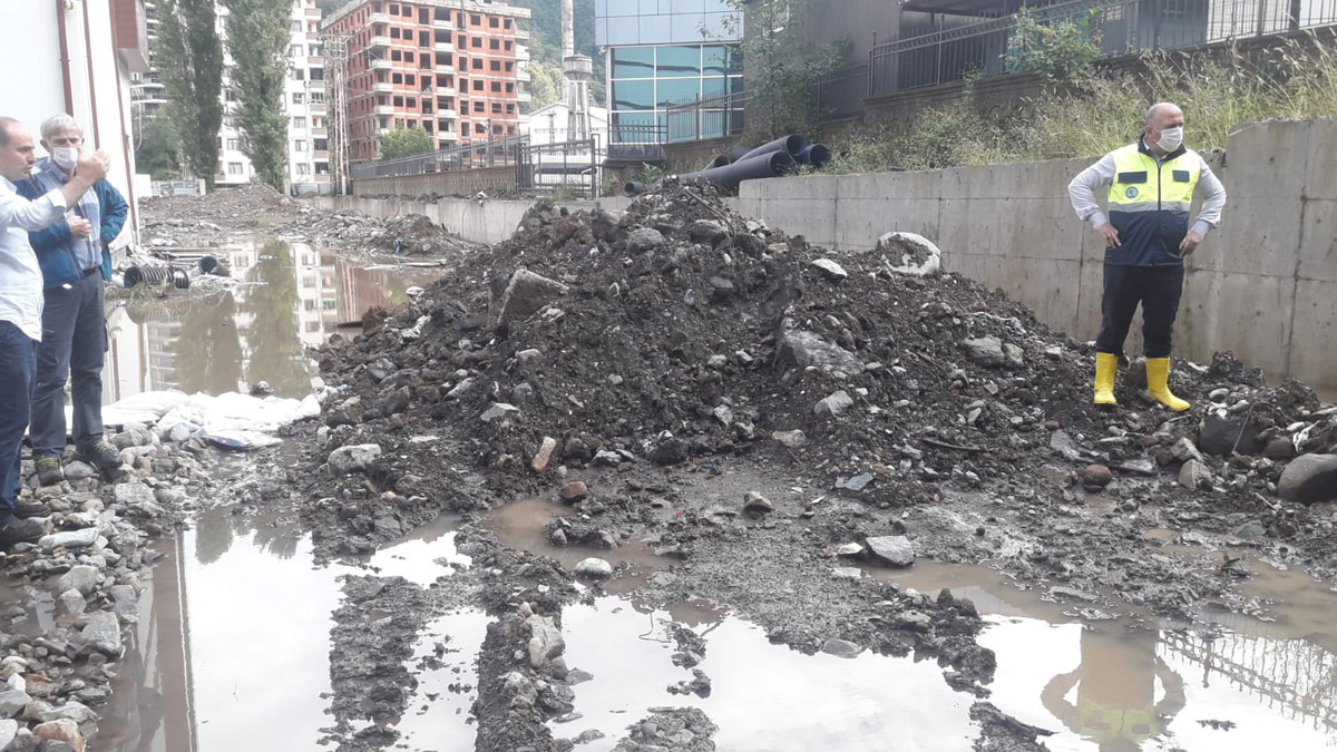 Rize'de yine sağanak yine heyelan!