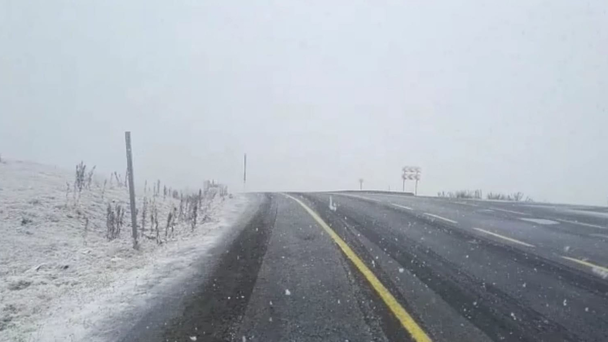 Mevsimin ilk karı yağdı beyaz örtü yaylaları kapladı