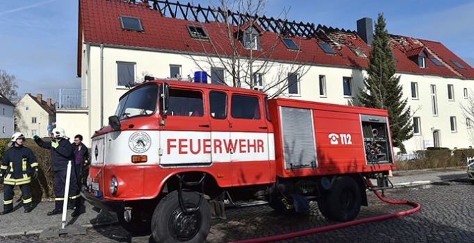 Neo-Nazilerden kaymakama 'kafanı keseriz' tehdidi