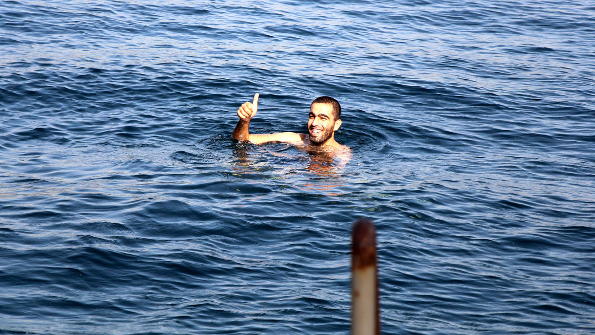 İstanbul'da termometreler 35 dereceye yaklaştı, vatandaş soluğu Boğaz'da aldı