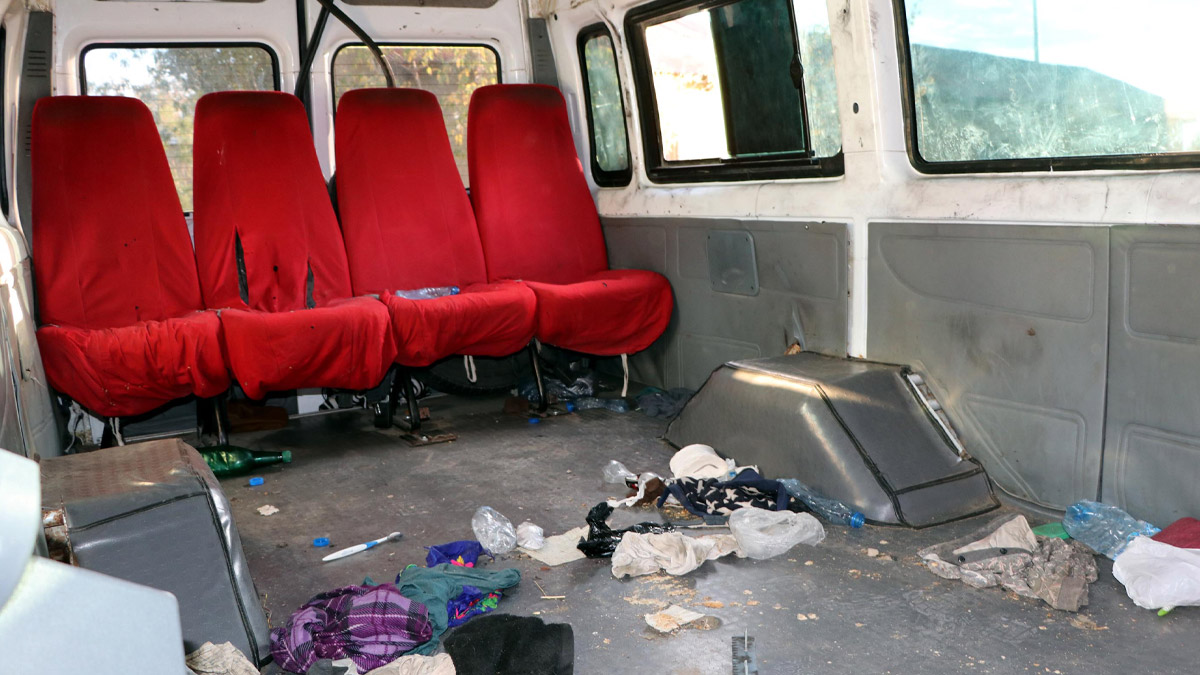 72 kaçak göçmenin bir minibüste yakalandığı olayda akıl almaz yöntem