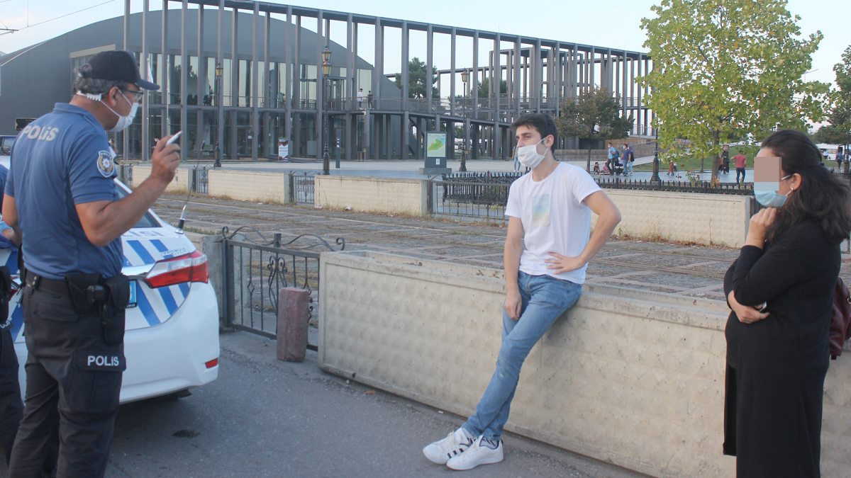 Tramvay istasyonunda 'HES kodu' paniği