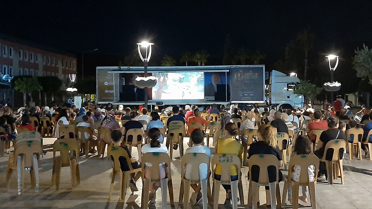 Antalya'da Altın Portakal Sinema Tırı ilçe turlarını tamamladı