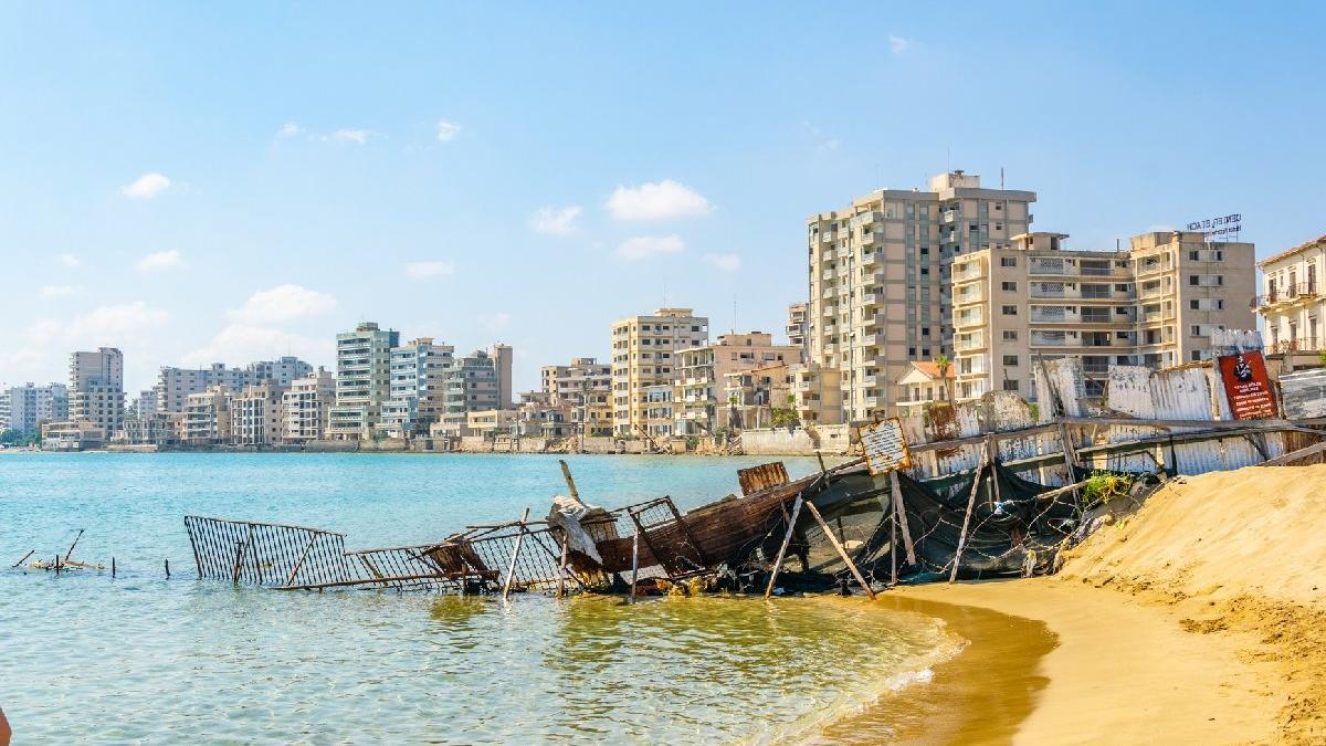 KKTC  Başbakanı açıkladı: Kapalı Maraş sahilleri açılıyor