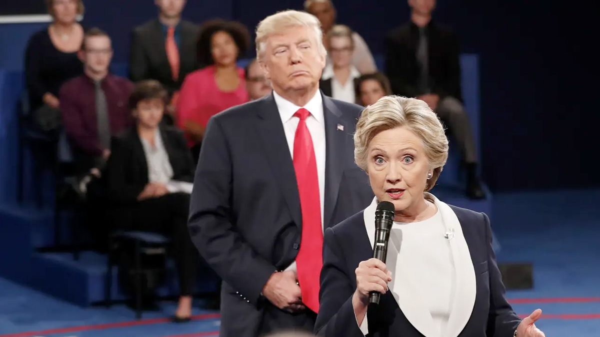 Trump, Rusya ve Clinton soruşturmalarına ilişkin tüm belgelerin gizlilik derecesini kaldırdı