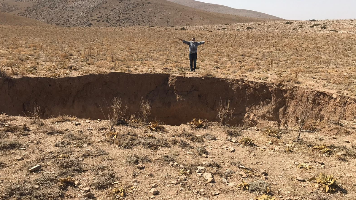 Konya'da 30 metrelik dev obruk oluştu