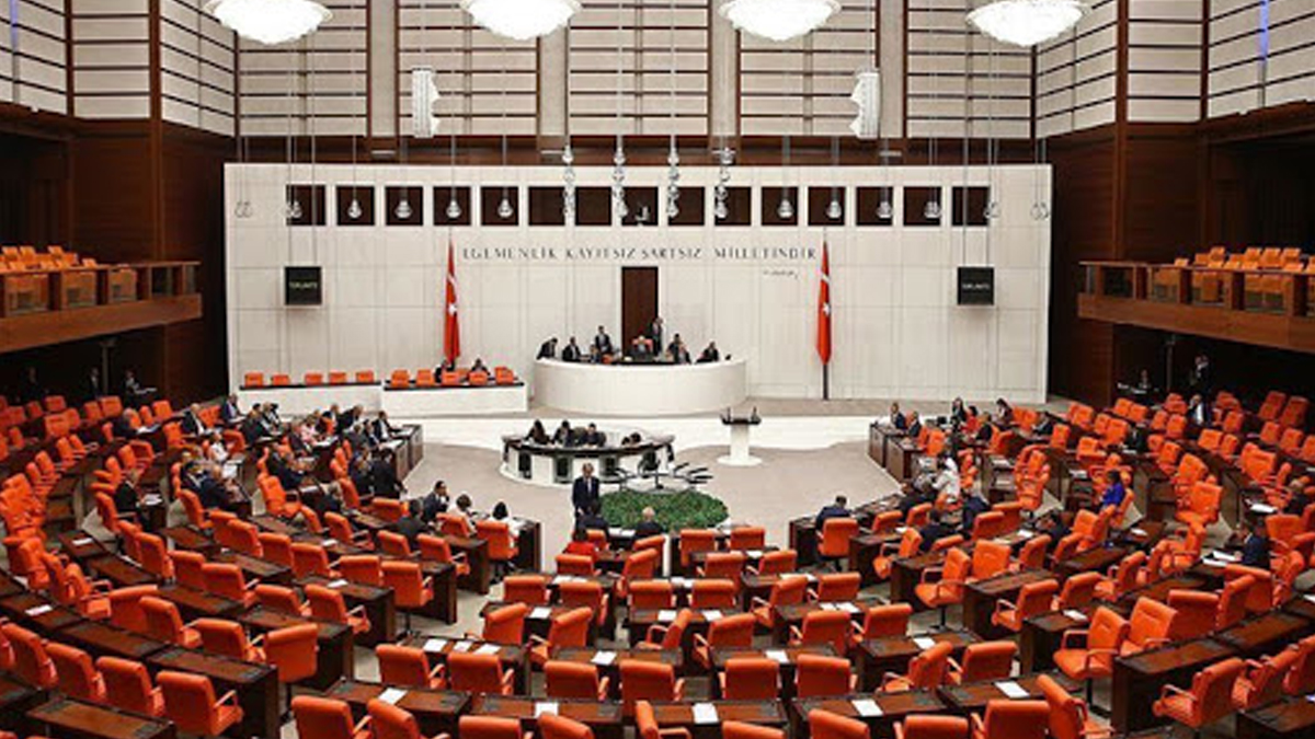 Suriye ve Irak tezkereleri uzatıldı