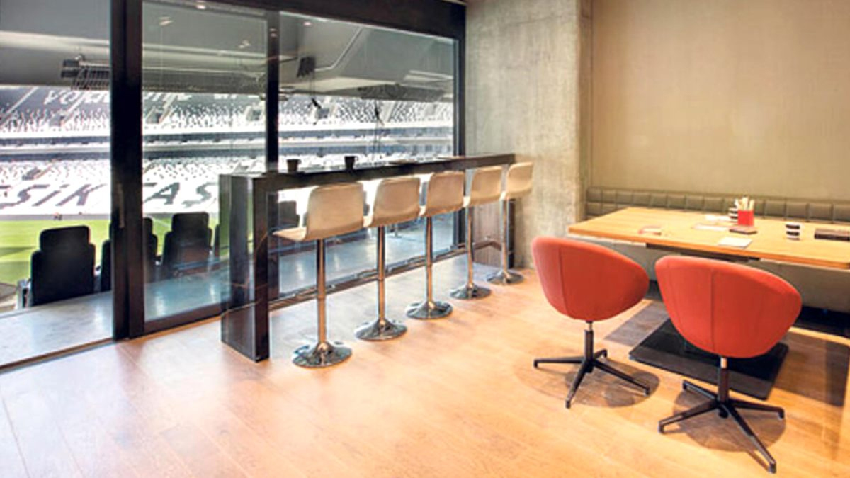 Futbolda taraftarlar maçlara dönüyor: Localara seyirci alınacak