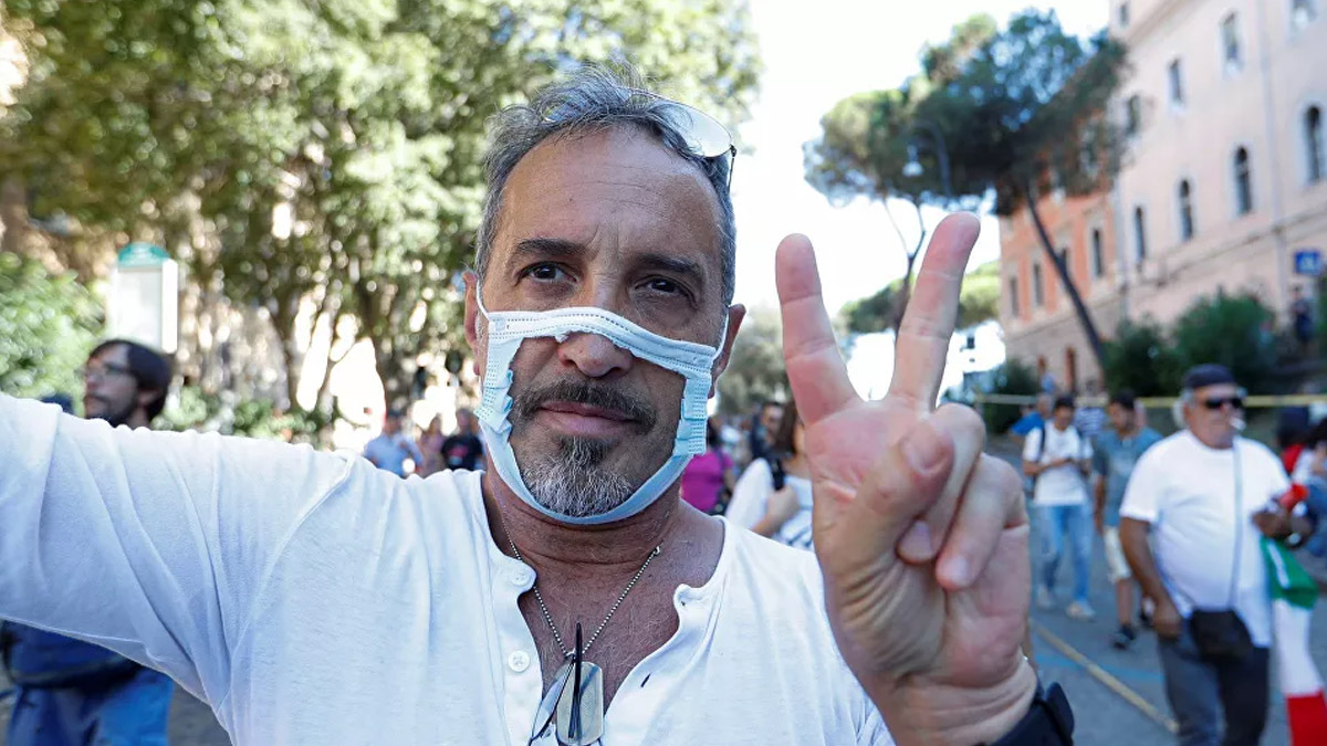 İtalya'da koronavirüs tedbirlerine protesto