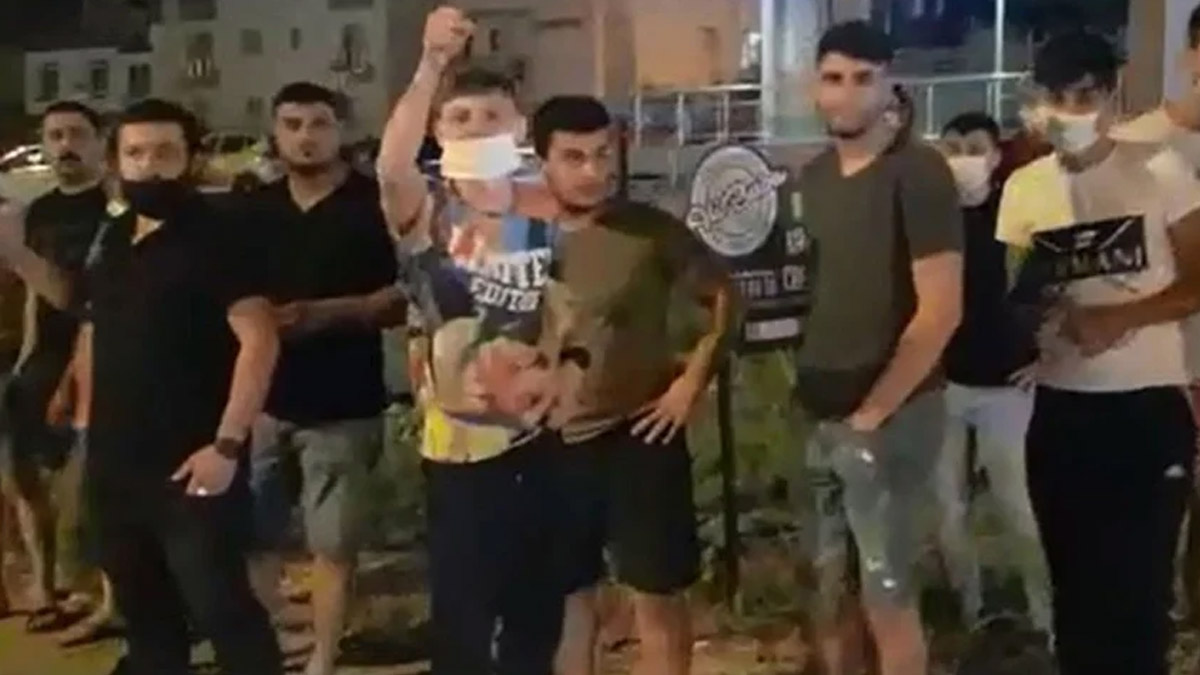 İskenderun'da gergin gece! Yangın sonrası sokakta nöbet tuttular