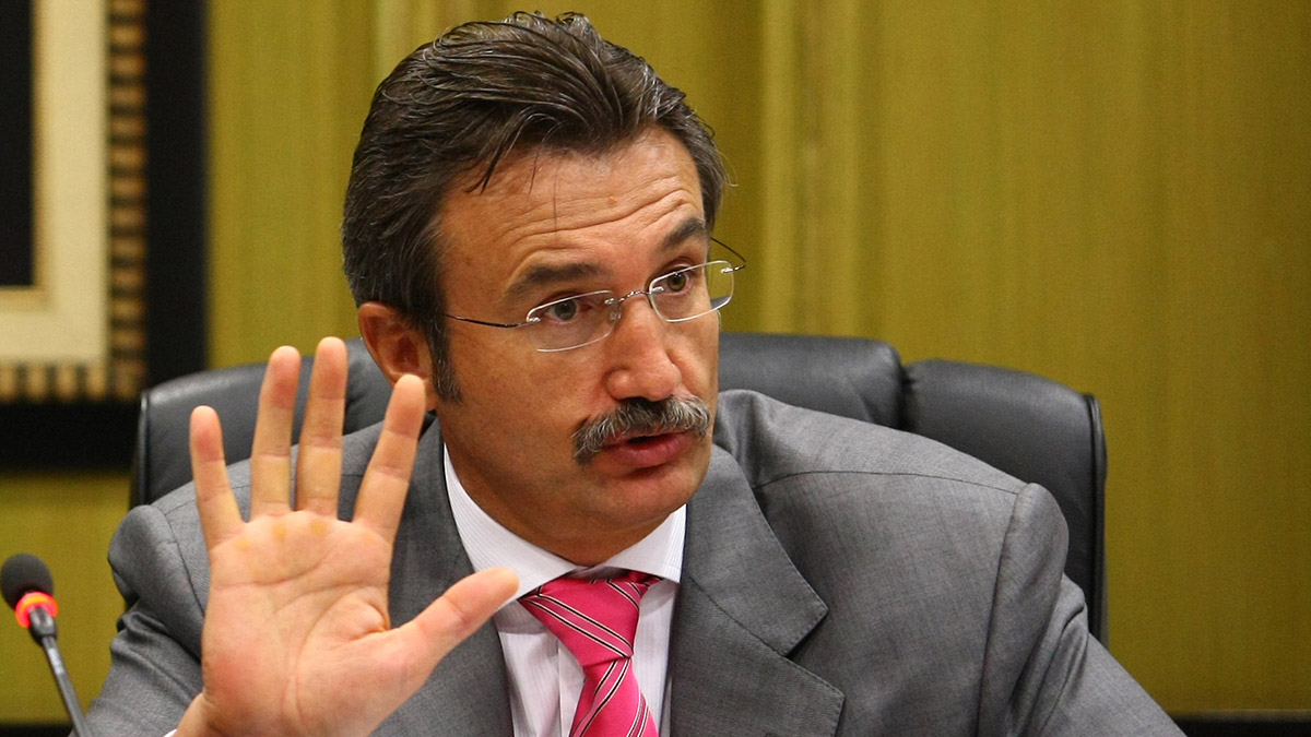 Kürşad Tüzmen kimdir?