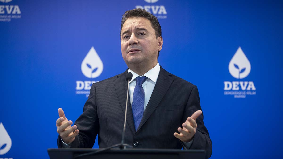 Babacan sert çıktı: Hükümete kalırsa ülkenin yarısı hain