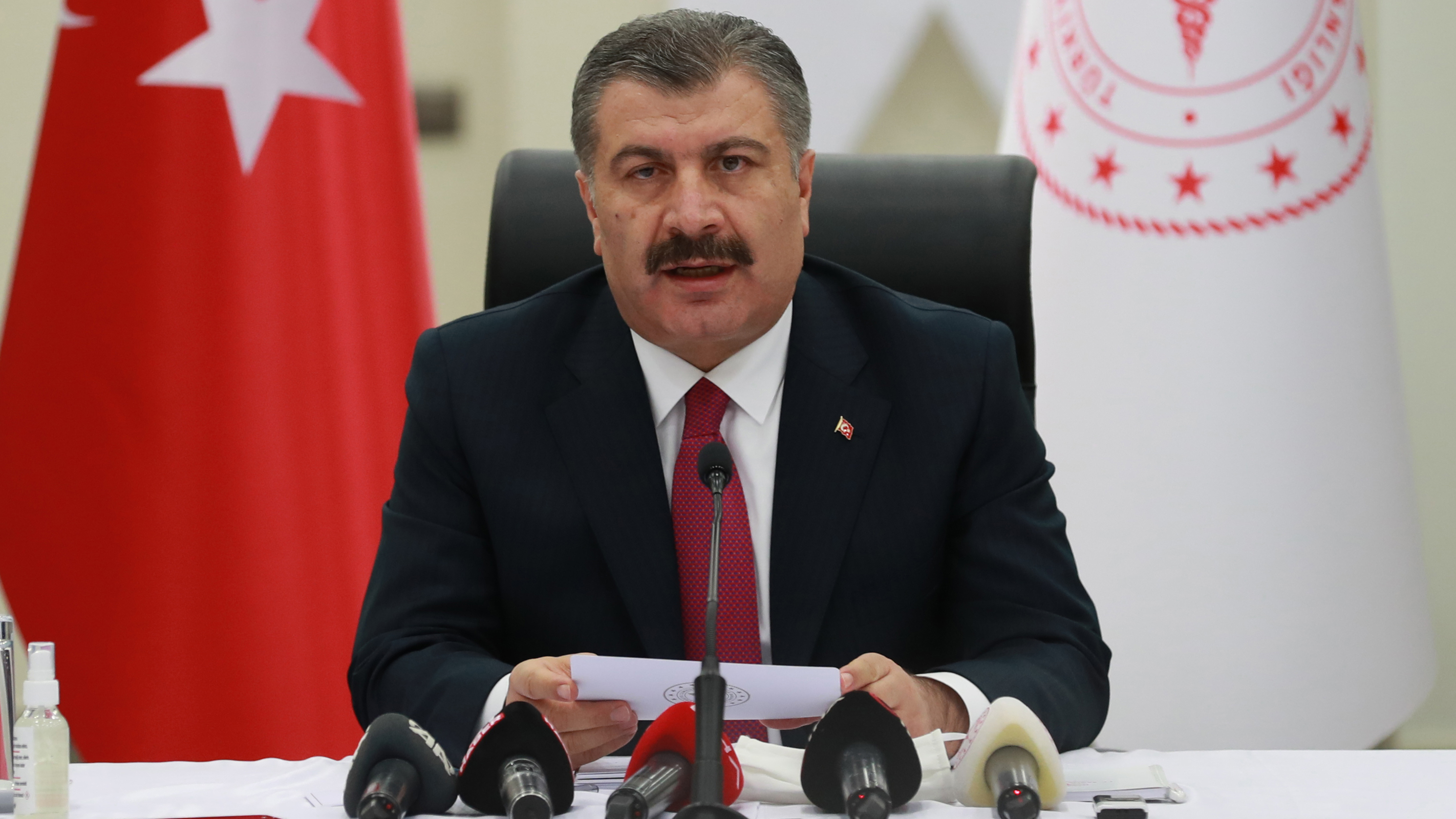 Bakan Koca: Çin aşısından kayda değer bir yan etki görülmedi