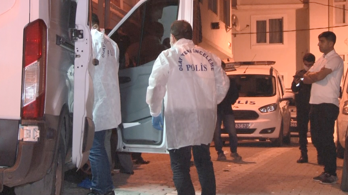 Eşini bıçaklayarak katleden cani teslim oldu