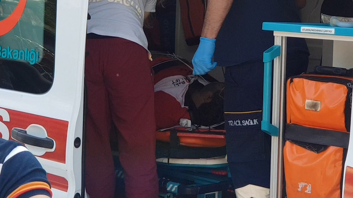 Halat koptu, 2 işçi asansör boşluğuna düştü