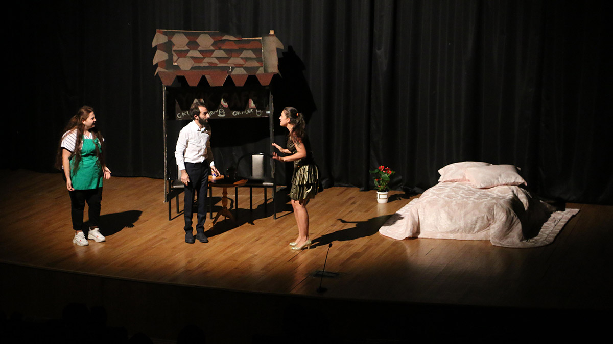 'Düğüm' adlı tiyatro oyunu, Kartallı seyircisi ile buluştu