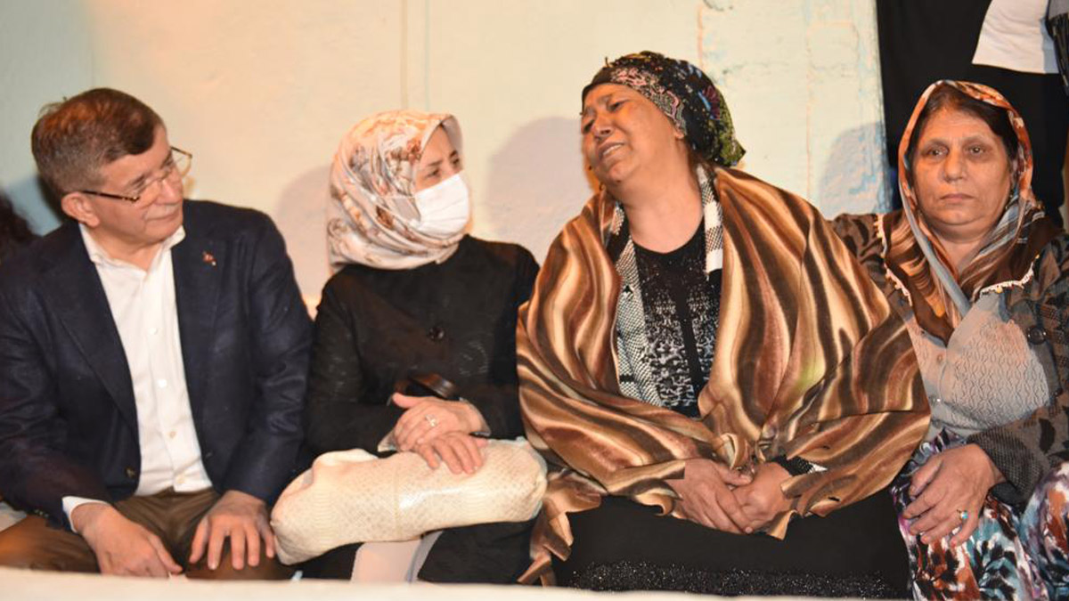 Davutoğlu’ndan katledilen parti üyesi Gül Gülüm'ün ailesine ziyaret