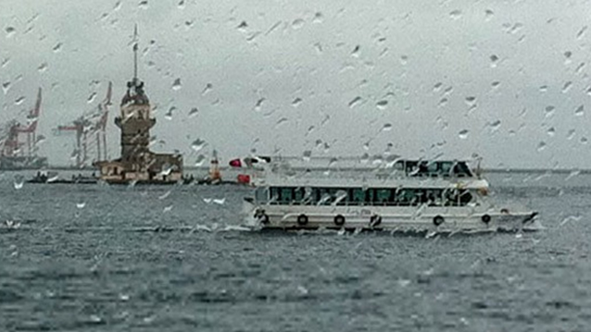 İstanbul'da vapur seferlerine kuvvetli yağış engeli