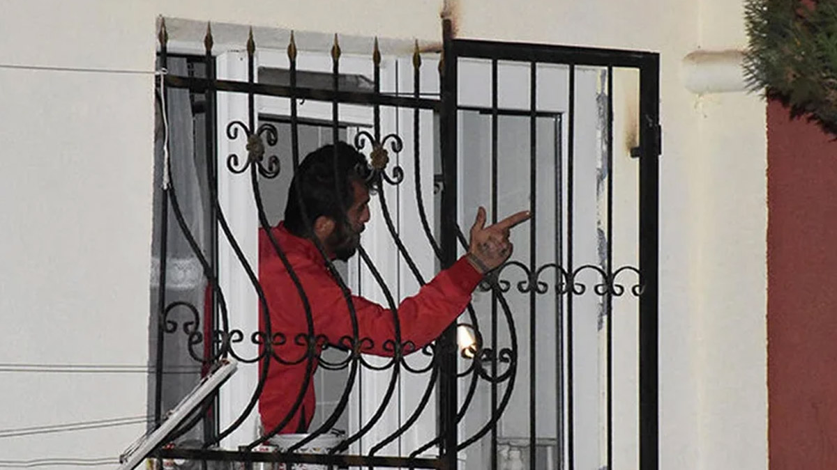 Sivas'ta psikolojik sorunları olan genç, evi yakıp kuzenini rehin aldı