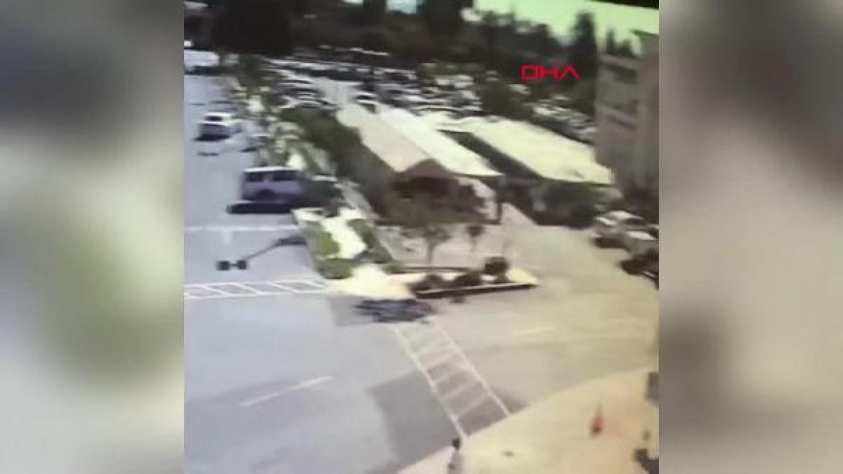 ABD'de korkunç kaza: Cip açık hava restoranına böyle daldı