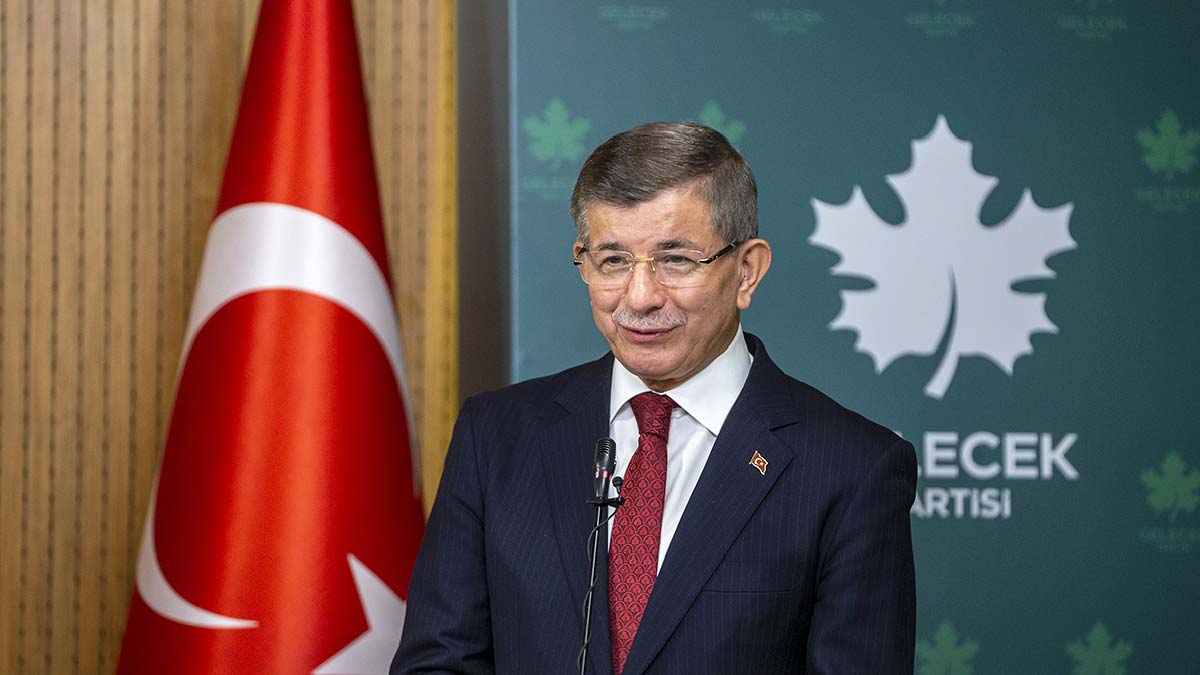 Davutoğlu'ndan Erdoğan'a AB cevabı: İki sene önce neredeyse savaş ilan ediyordu