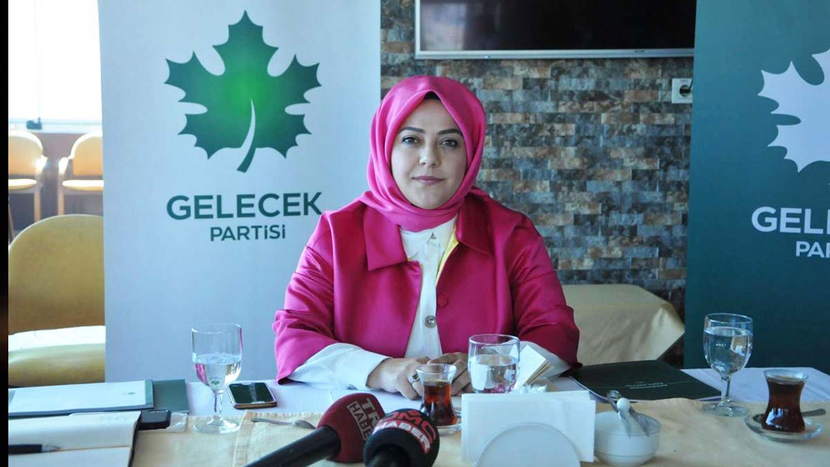 Sema Silkin Ün'den Kürtçe oyun yasağına tepki: Bu sözde vatanseverlik tiyatrosudur